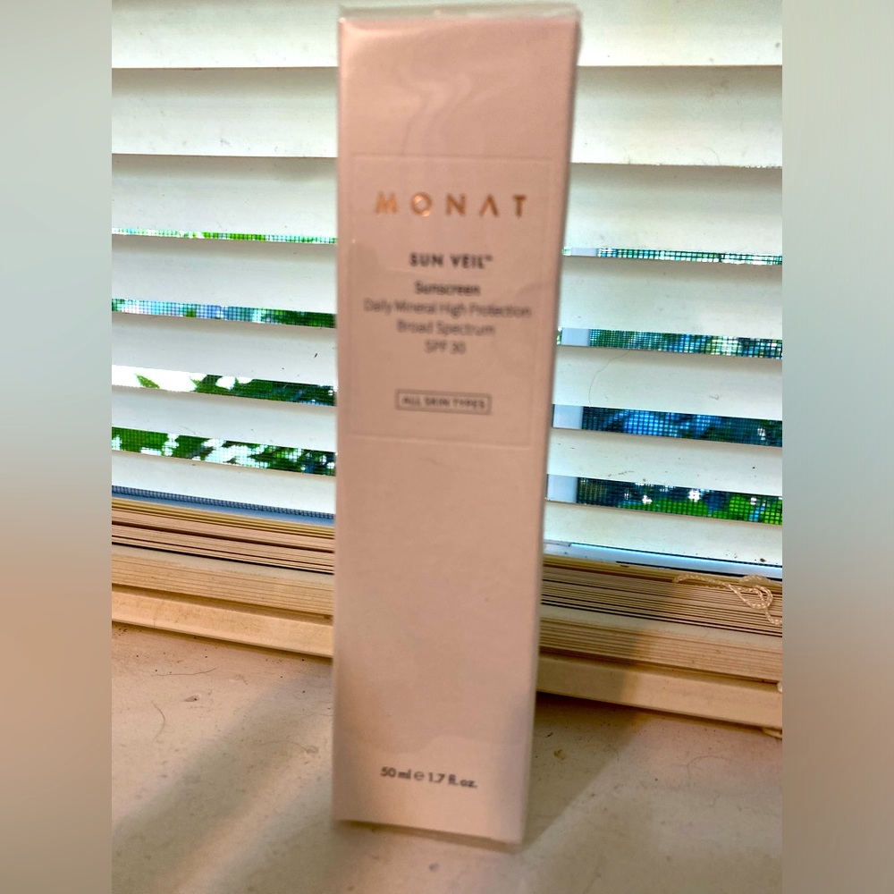 Monat Sun Veil Sunscreen NEW! In box